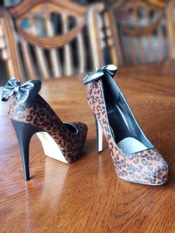 Womens Leopard Print Leather / Pony Hair Pumps
