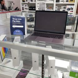 Macbook Pro 13" I5 8GB RAM 512GB SSD