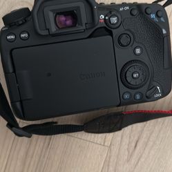 Camera  CANON EOS90 D