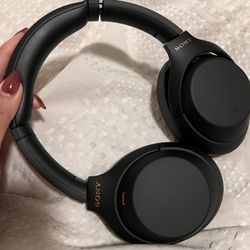 Sony WH1000XM4/B Premium Headphones 