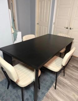 Comedor nuevo de 4 sillas