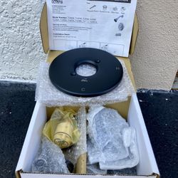 Single handle tub/shower trim set