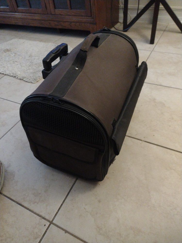 Pet Carrier With Wheels And Handle