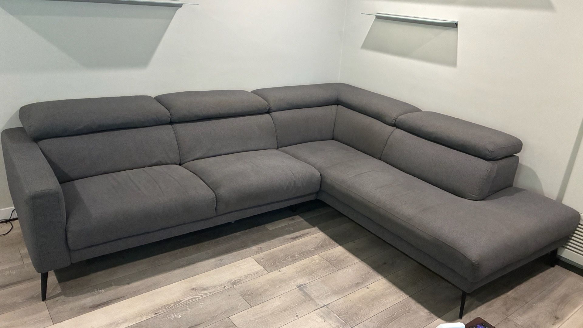 Living Spaces L-Shaped Modern Sectional Sofa with Adjustable Headrests — Grey