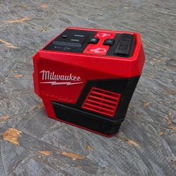 Milwaukee
M18 18-Volt Lithium-Ion 175-Watt Powered Compact Inverter for M18 Batteries (Tool-Only)