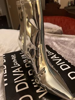 New Beautiful Shiny Silver Boots