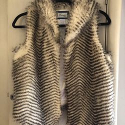 Faux Fur Vest-size Small-Like New - Super Cute Stylish