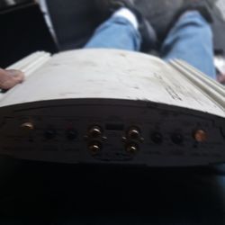 800watt 4 Chanel Amplifier 