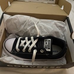Converse Low Top Sneakers Black/white Size 3 Youth Size. 
