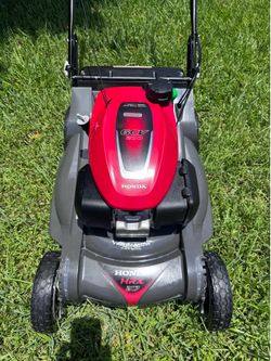 SELF PROPELLED LAWNMOWER HONDA HRX-217 /200cc TWIN BLADE . XENOY DECK NEVER GER RUST, DENT or CORRODE ,  . ALLOW YOU MAKE YOUR OWN SPEED. JUST RECENTL