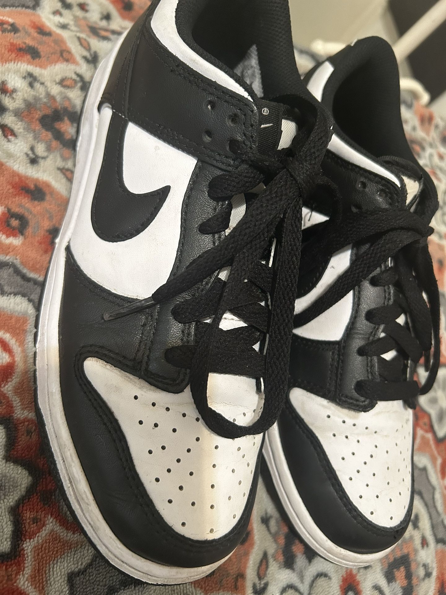 black nike shoes size 6