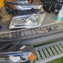 2015-2022 CHRYSLER 300 HALOGEN CHROME LEFT / DRIVER HEADLIGHT ((contact info removed)7AA)