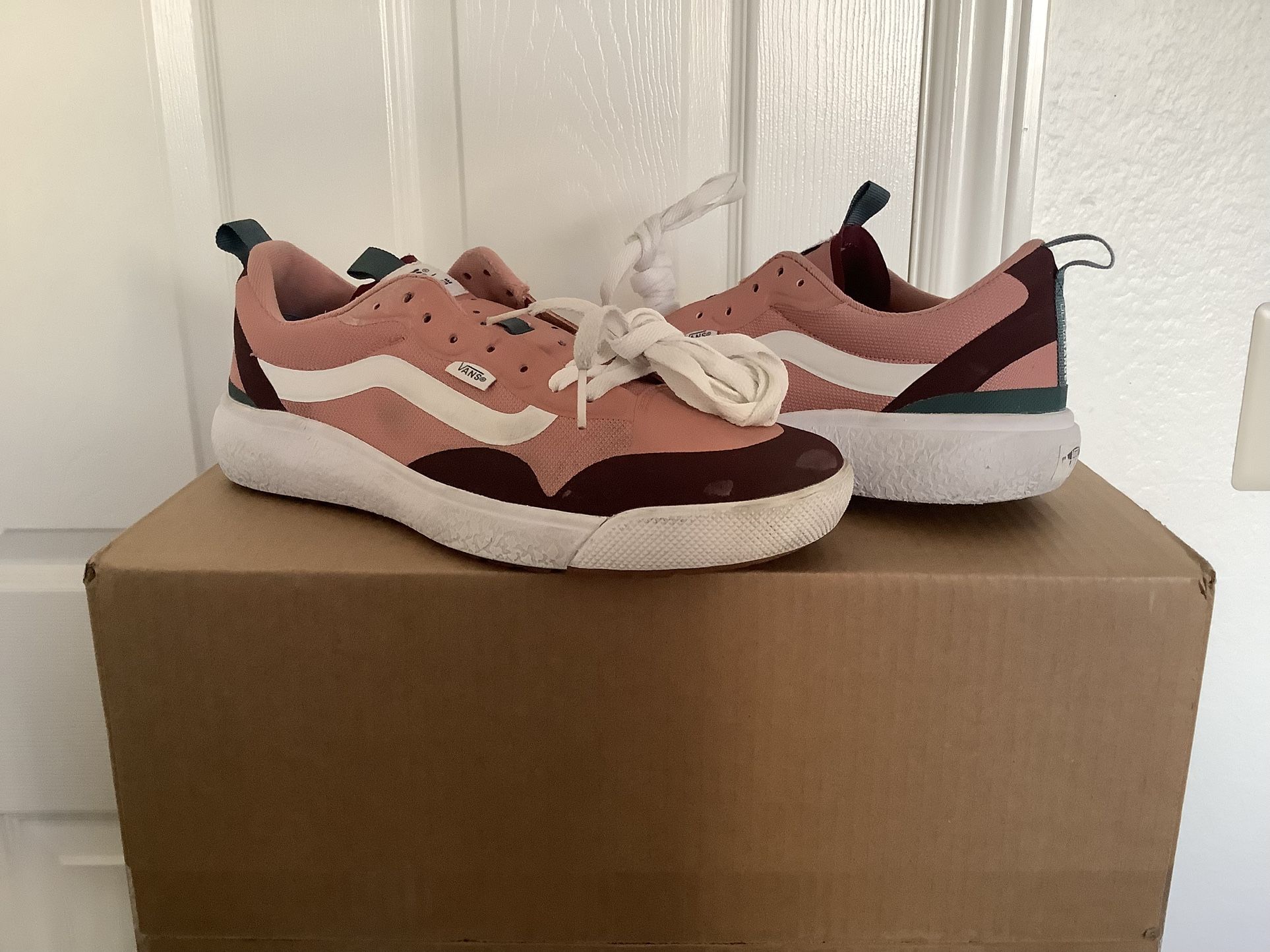 USED Mens 10/Wmns 11.5 Vans Ultrarange EXO Rose Dawn/True Wht Skateboard Shoes **Located In Agoura Hills**