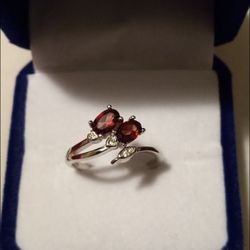 New .925 S.Sterling Silver Garnet Ring Size 8 2.6g