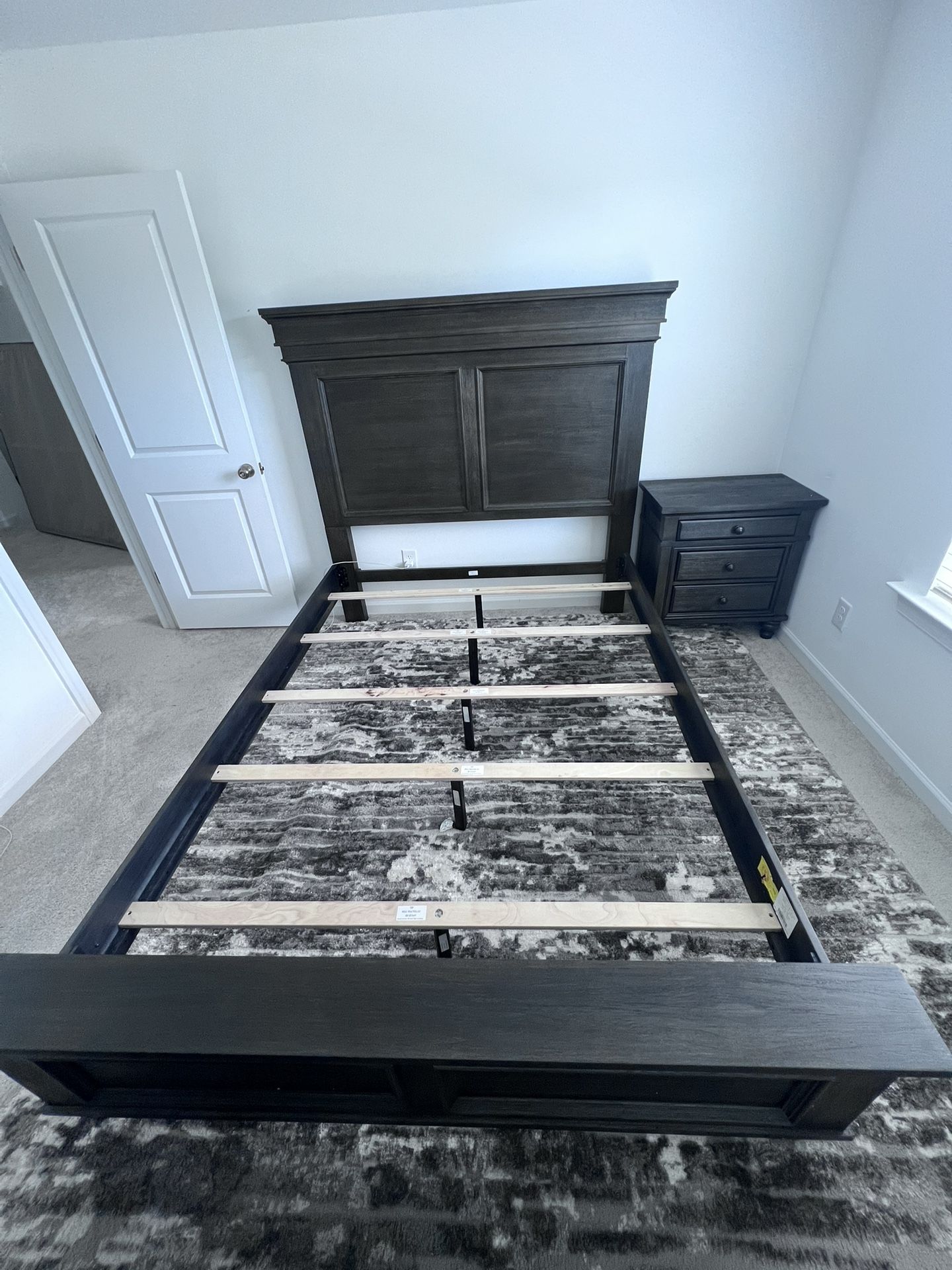 Lake Town Gray 7 Pc Queen Panel Bedroom