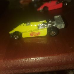 Hot Wheels Yellow Turbo Streak Car