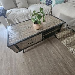 coffee table & side table - Great condition