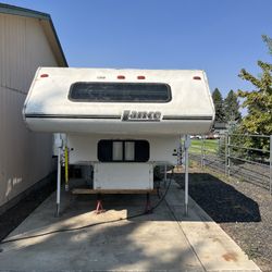 2002 Lance 811