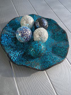 Decorative Plate & Balls-Like New