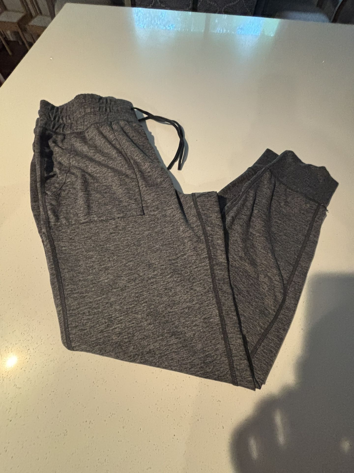 Women’s Yogalicious XXL joggers with pockets - in like new shape!