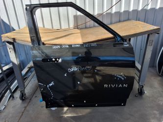 2025-2026 RIVIAN R1T RIGHT SIDE FRONT DOOR OEM USED #12341