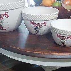 Mickey Ceramic bowl set never used 40 obo