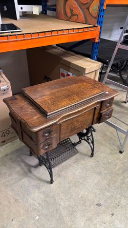 Sewing Machine Table with Closing Top