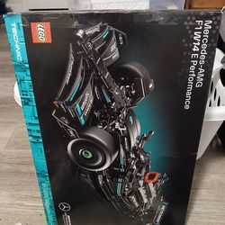 Lego technic F1 mercedes team car