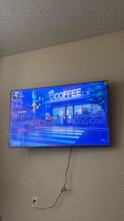 Selling 58” Roku Hisense TV & Mount