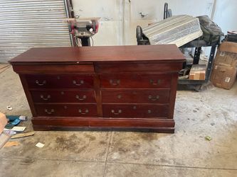 Dresser