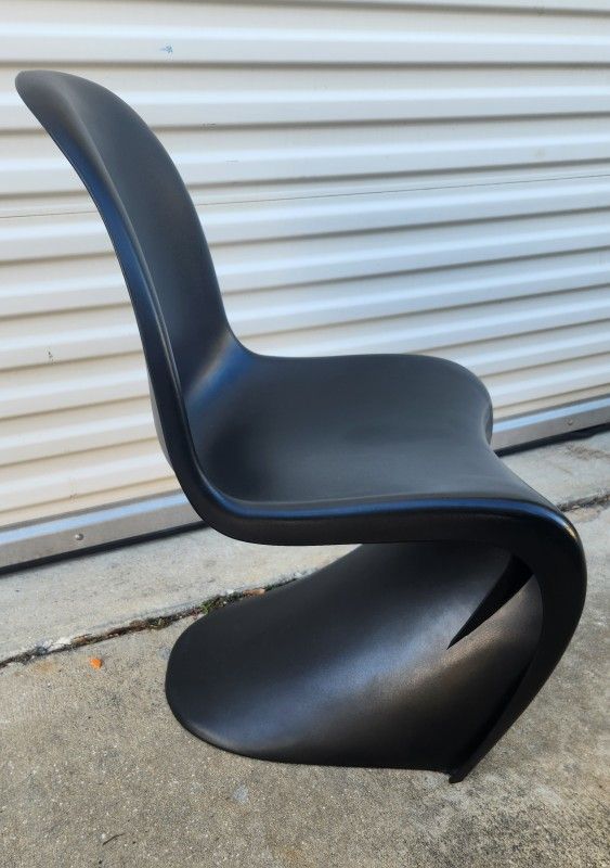 Panton Chair Black 19" wide, 21" deep, 32" high, seat is 17" high, nice condition