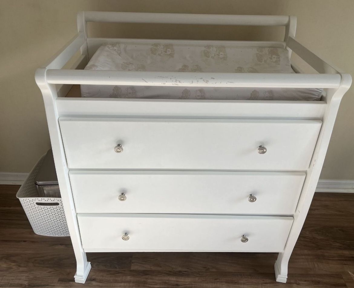 Baby changing table dresser