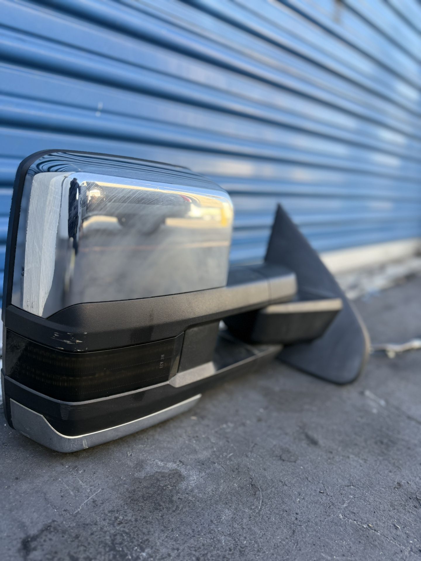Chevy Silverado GMC Sierra 2014 2015 2016 … 2017 2018 Right Side Towing Mirror OEM