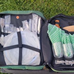 Picnic Backpack with Plates,Forks, Spoons,Napkins,Cups.