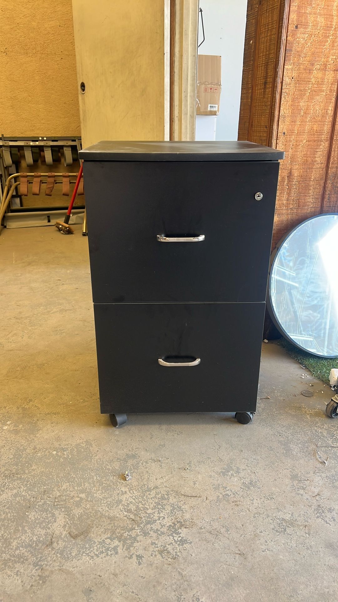 Drawer file cabinet