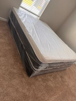 Queen mattress pillow top set with box spring (2pc - new) NEW KING-QUEEN-FULL-TWIN SIZE SETS MATTRESS AND BOX SPRING 2-pcs
