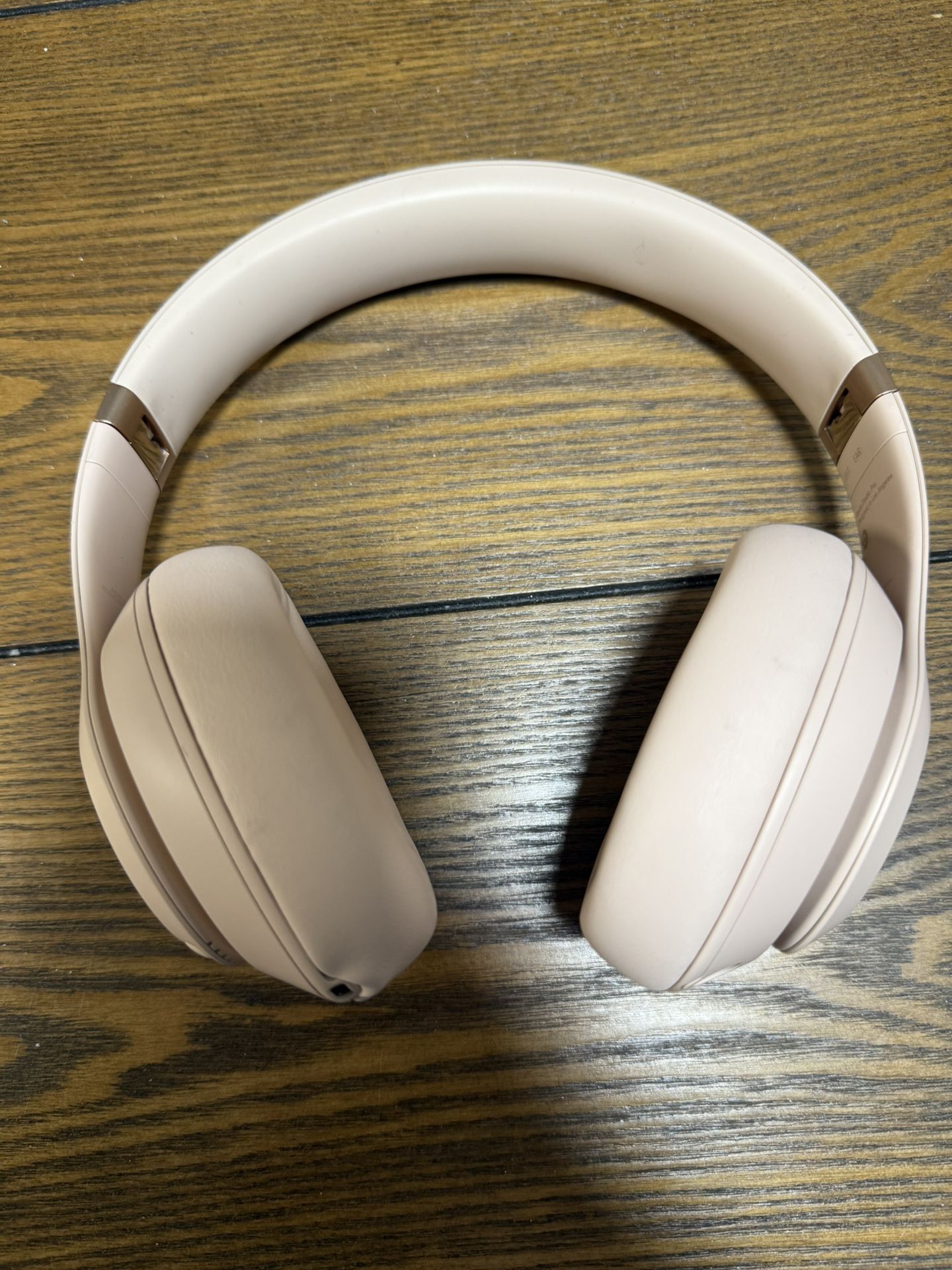 Authentic Beats Studio Pro x Kim Kardashian - Moon