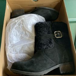 Brand new and original Uggs for young adults / girls size 5.5