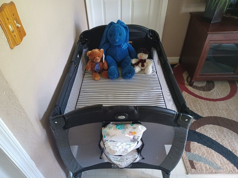 2-Tier Pack And Play Portable Play Yard In Loxahatchee Fl. (Cash Only).