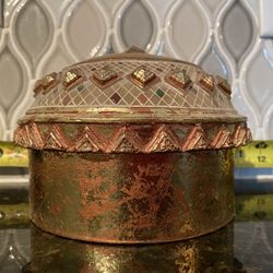 Decorative storage box