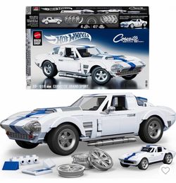 Hot Wheels Mattel Brick Shop Corvette Grand Sport Set