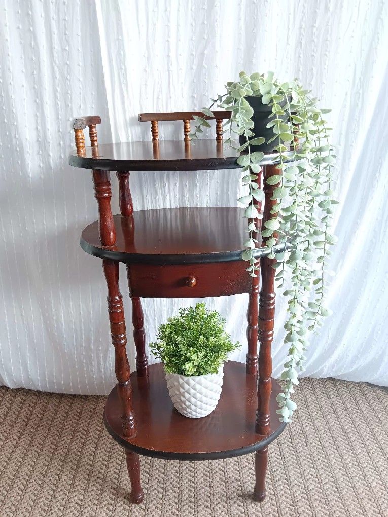 Super Cute Vintage Style Sidetable For Sale 