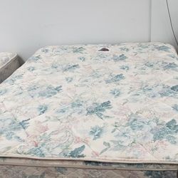Double Pillow Top Queen Matress And Boxspring