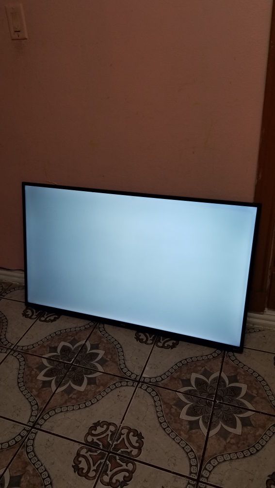50"TCL ROKU TV FOR PARTS OR FIX