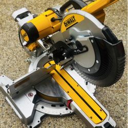 Dewalt 15 Amp Corded 12 in. Double Bevel Sliding Compound Miter Saw