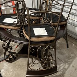 Dining table set