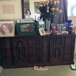 Dresser With Mirror