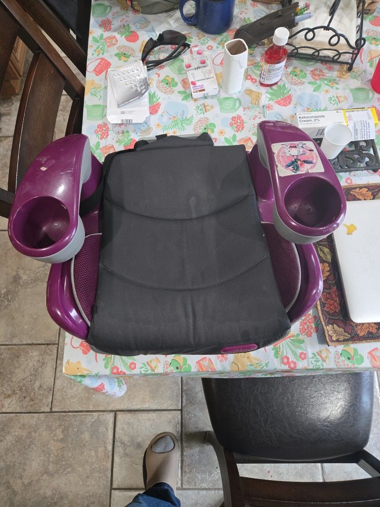 BOOSTER SEAT
