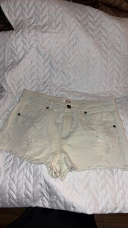 Mudd Distressed Shorts Womens 15 White. Great Condition