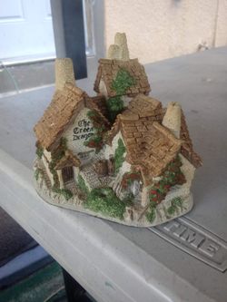 David Winter cottage collectable home decor